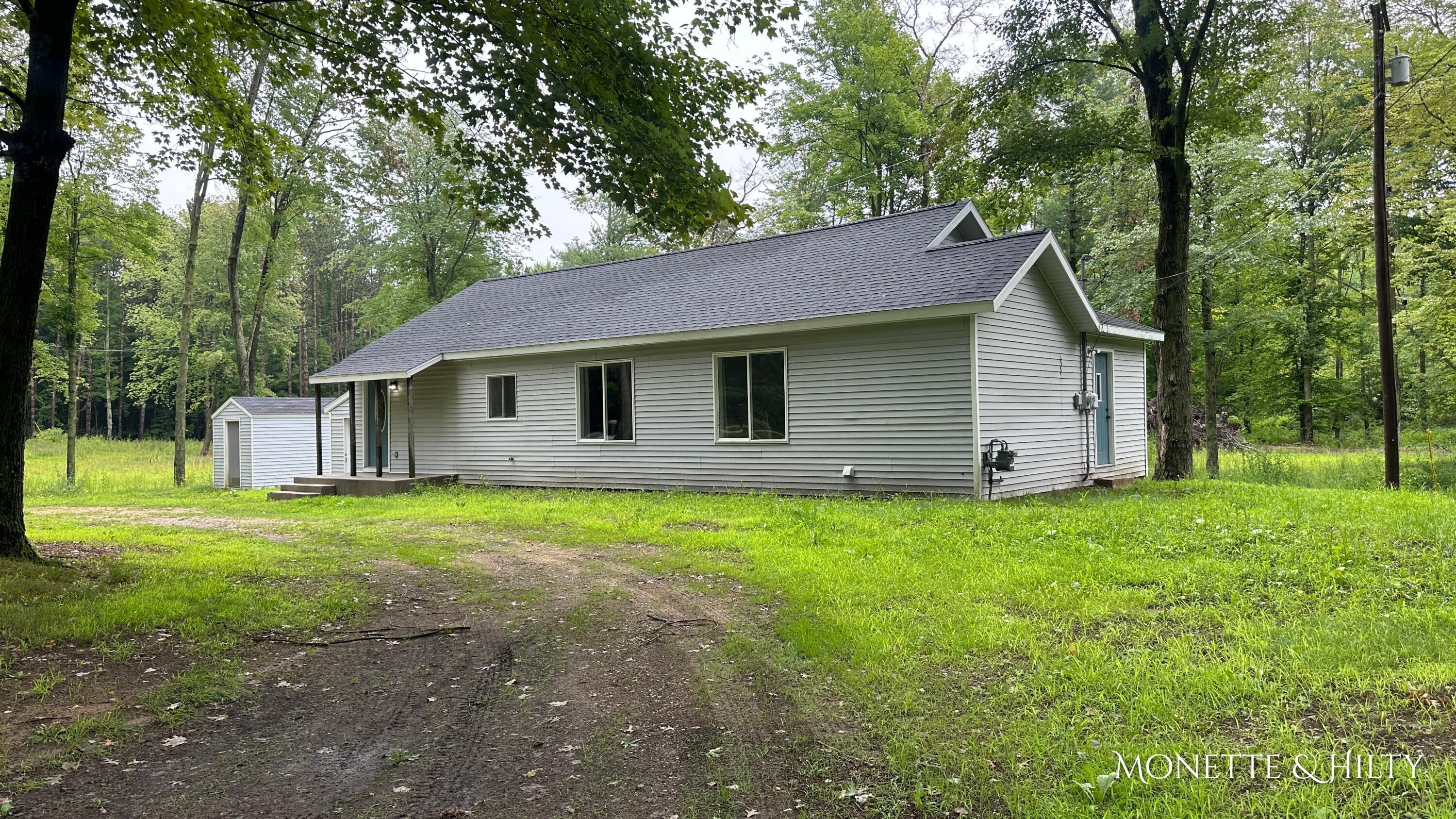 8400 Holton Road Holton, MI 49425 - Photo 2 of 14 IMG_E1277