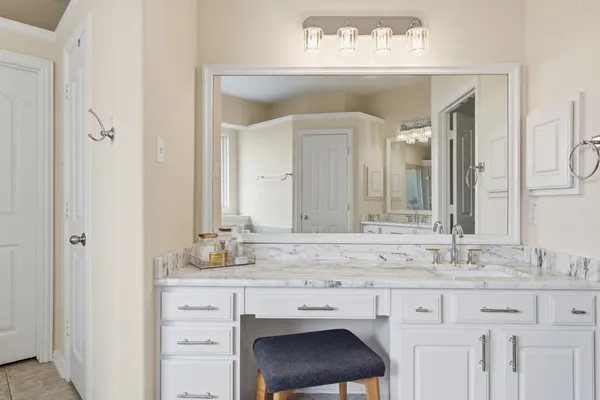 $875,000 | 22 Picasso Path Place, The Woodlands, TX 77382