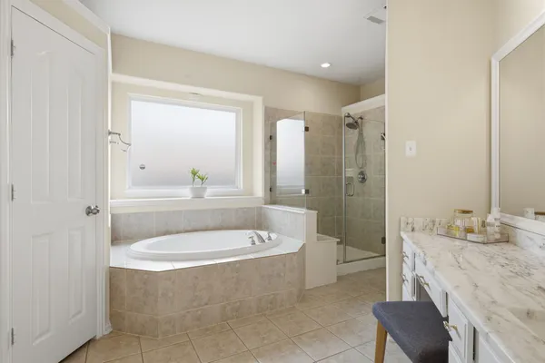 $875,000 | 22 Picasso Path Place, The Woodlands, TX 77382