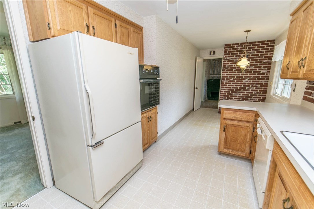 6165 Hemingway Road Cleveland, OH 44143 - Photo 4 of 31 Gallery Image 4