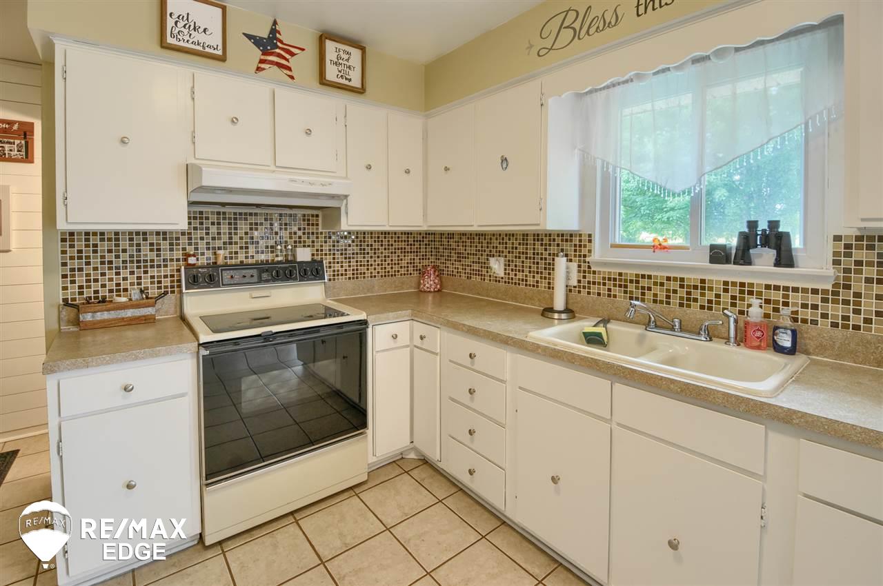 7218 East Bristol Road Davison, MI 48423 - Photo 5 of 22 31387126-4.JPG