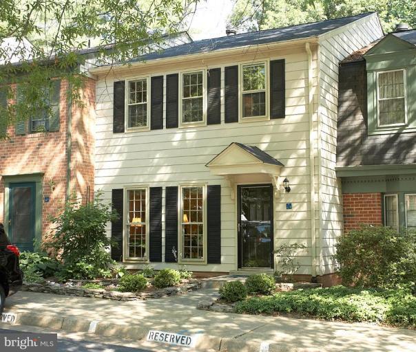 2149 Pond View Court Reston, VA 20191 - Photo 2 of 19 Exterior #2