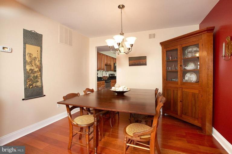 2149 Pond View Court Reston, VA 20191 - Photo 5 of 19 Dining Room