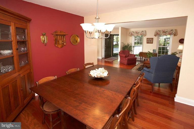 2149 Pond View Court Reston, VA 20191 - Photo 6 of 19 Dining Room #2
