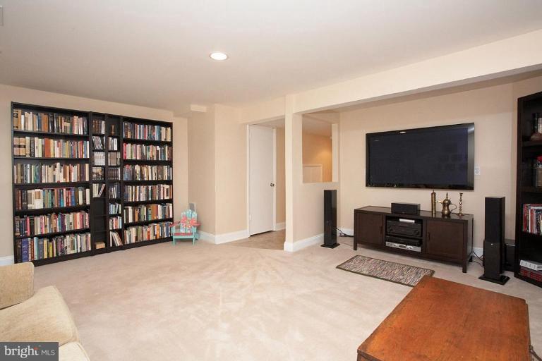 2149 Pond View Court Reston, VA 20191 - Photo 10 of 19 Family Room #2