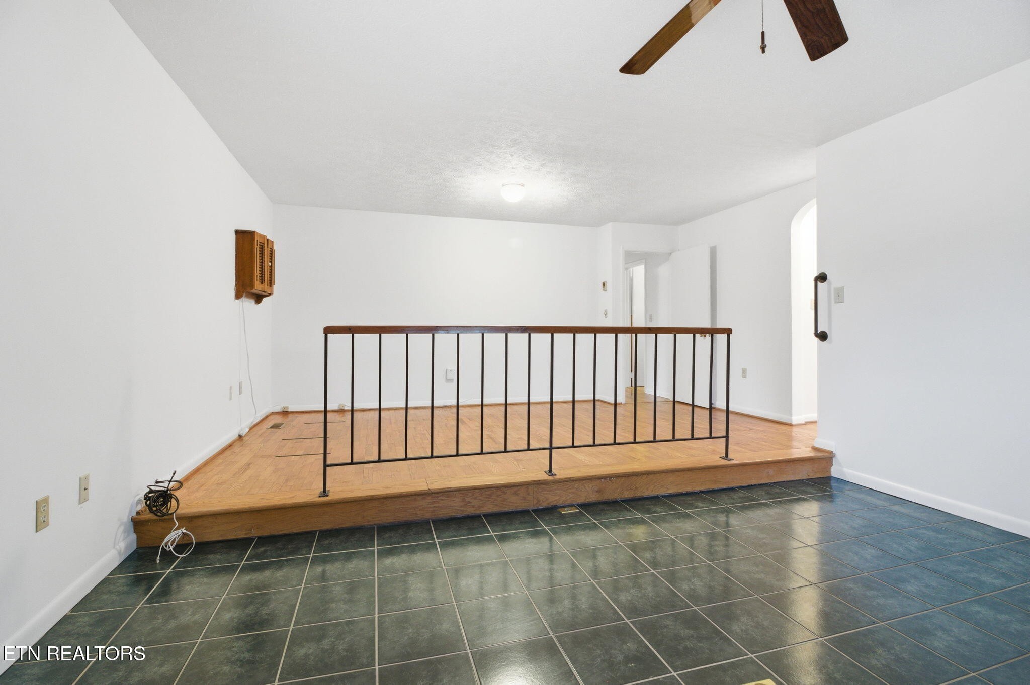 353 East Wolf Valley Road Heiskell, TN 37754 - Photo 11 of 34 a view of entryway with workspace