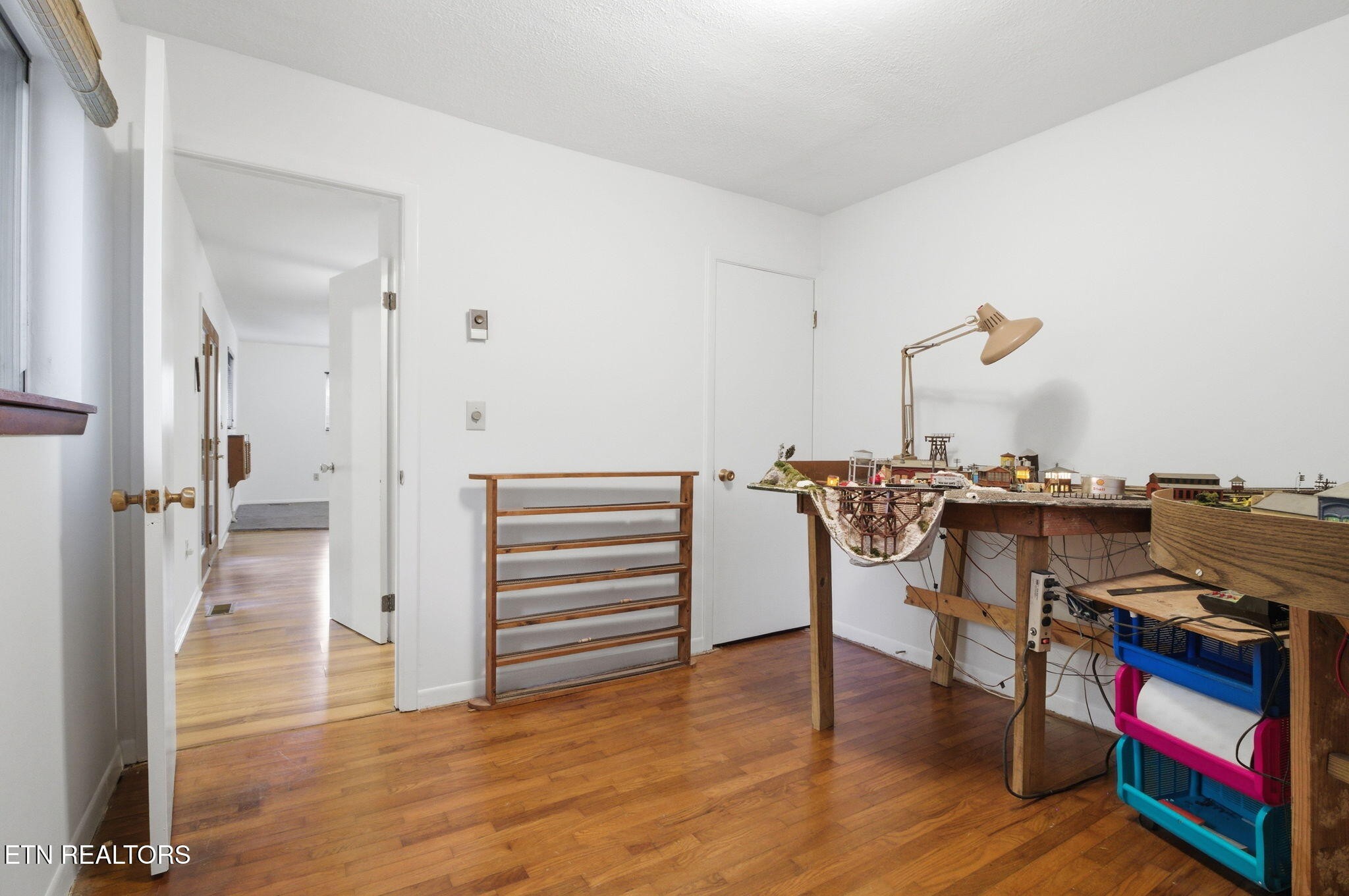 353 East Wolf Valley Road Heiskell, TN 37754 - Photo 16 of 34 a room with furniture and wooden floor