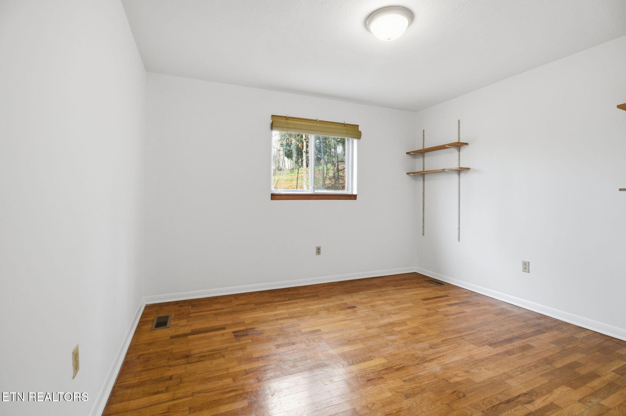 353 East Wolf Valley Road Heiskell, TN 37754 - Photo 19 of 34 an empty room with a window
