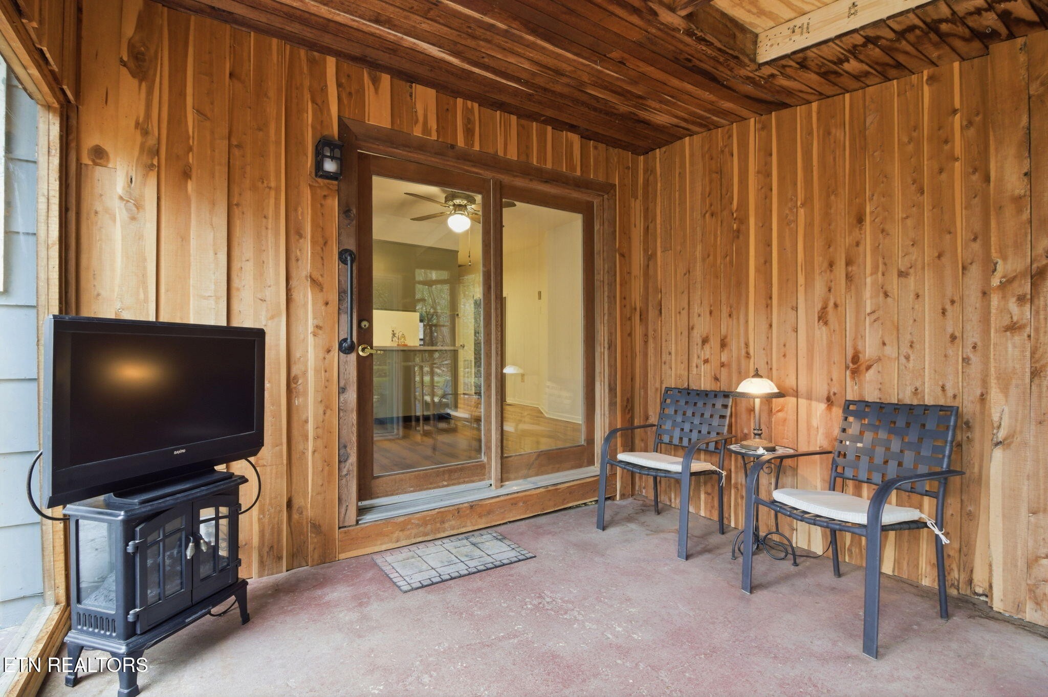 353 East Wolf Valley Road Heiskell, TN 37754 - Photo 23 of 34 a living room with furniture and a flat screen tv