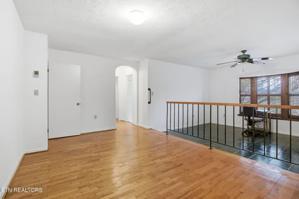 a view of entryway with workspace