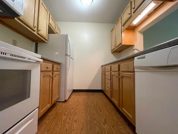 $1,899 | 99 Eastern Avenue, Unit 304, Manchester, NH 03104