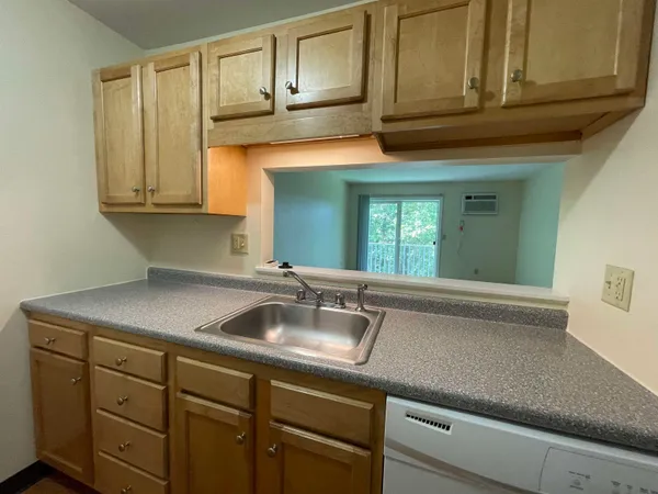 $1,899 | 99 Eastern Avenue, Unit 304, Manchester, NH 03104