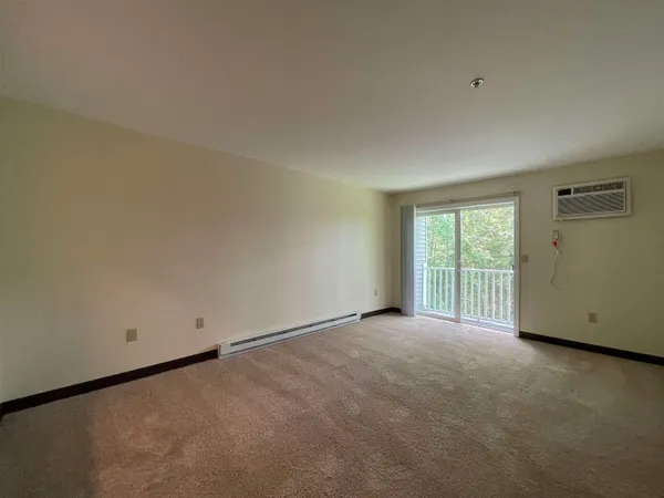 $1,899 | 99 Eastern Avenue, Unit 304, Manchester, NH 03104