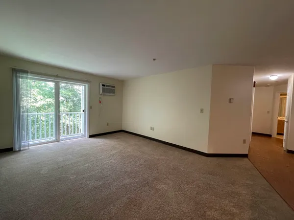 $1,899 | 99 Eastern Avenue, Unit 304, Manchester, NH 03104