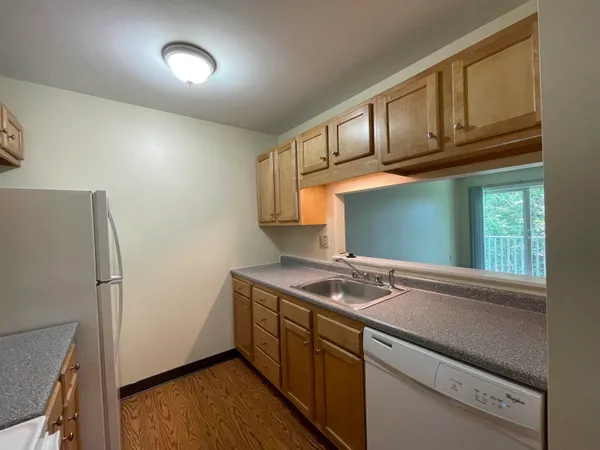 $1,899 | 99 Eastern Avenue, Unit 304, Manchester, NH 03104