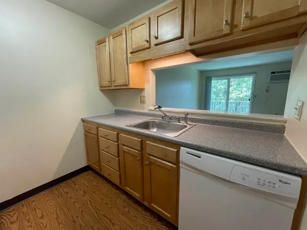 $1,899 | 99 Eastern Avenue, Unit 304, Manchester, NH 03104