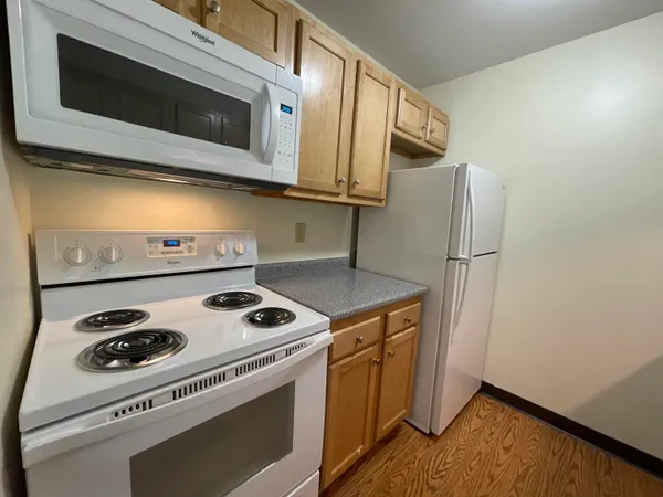 $1,899 | 99 Eastern Avenue, Unit 304, Manchester, NH 03104