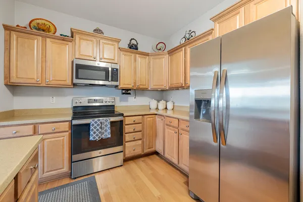 $269,900 | 1795 Woodland Way, Slinger, WI 53086