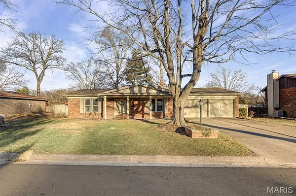 $217,000 | 2339 Chadwick Drive, Alton, IL 62002