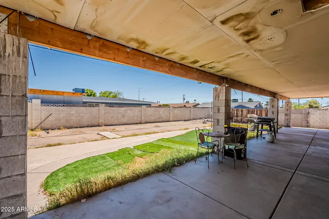 a view of a backyard of the house