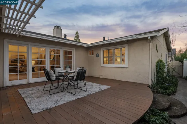 a view of a pathway both side of building