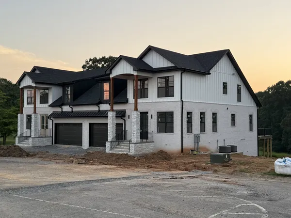 $635,000 | 112 Fairway Drive, Clarksville, TN 37043
