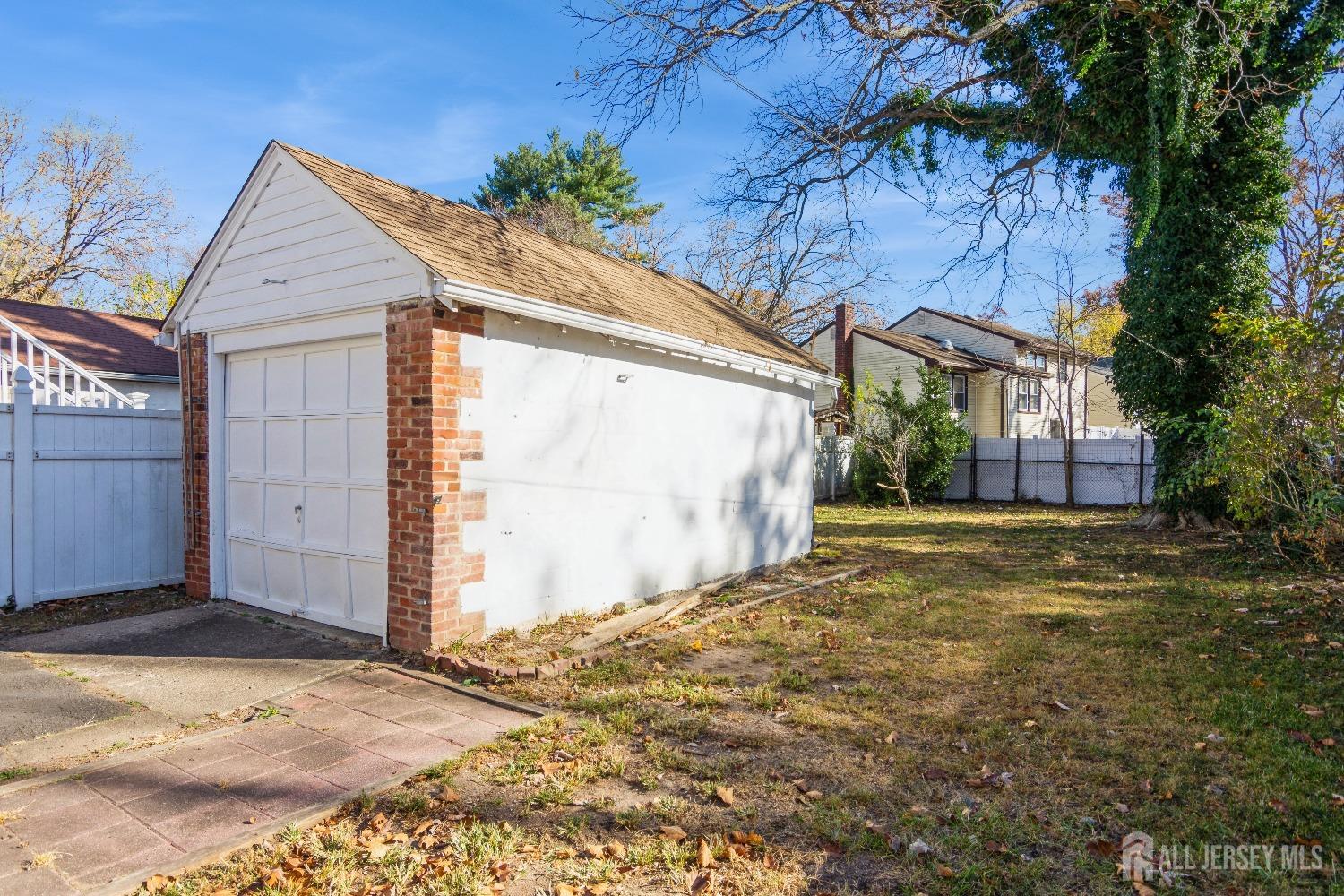 83 South Maple Avenue Springfield, NJ 07081 - Photo 31 of 38 a backyard of a house