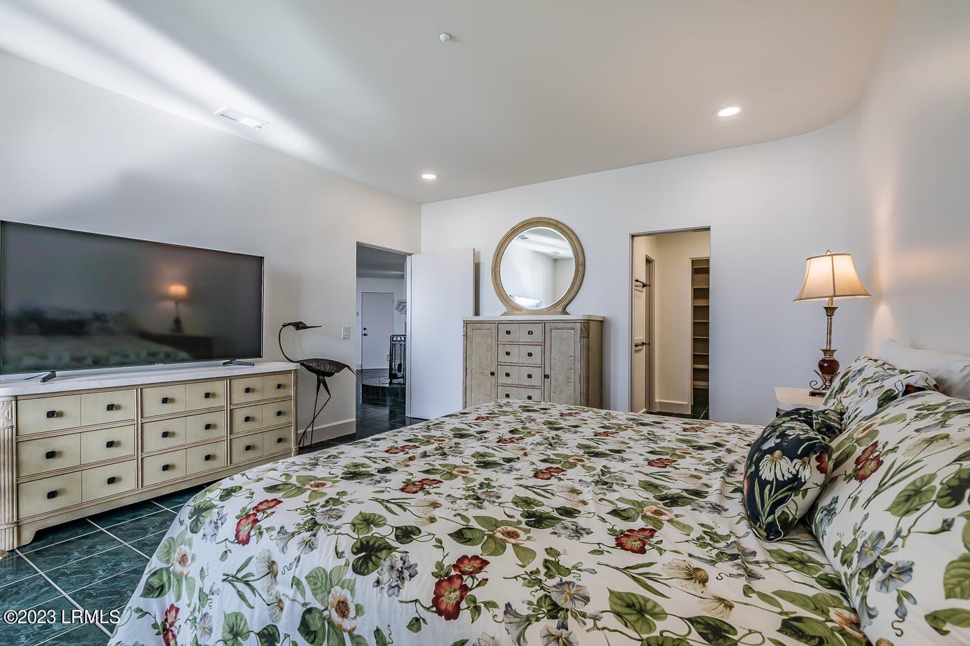 723 Pompano Road Fripp Island, SC 29920 - Photo 23 of 48 22 Primary suite