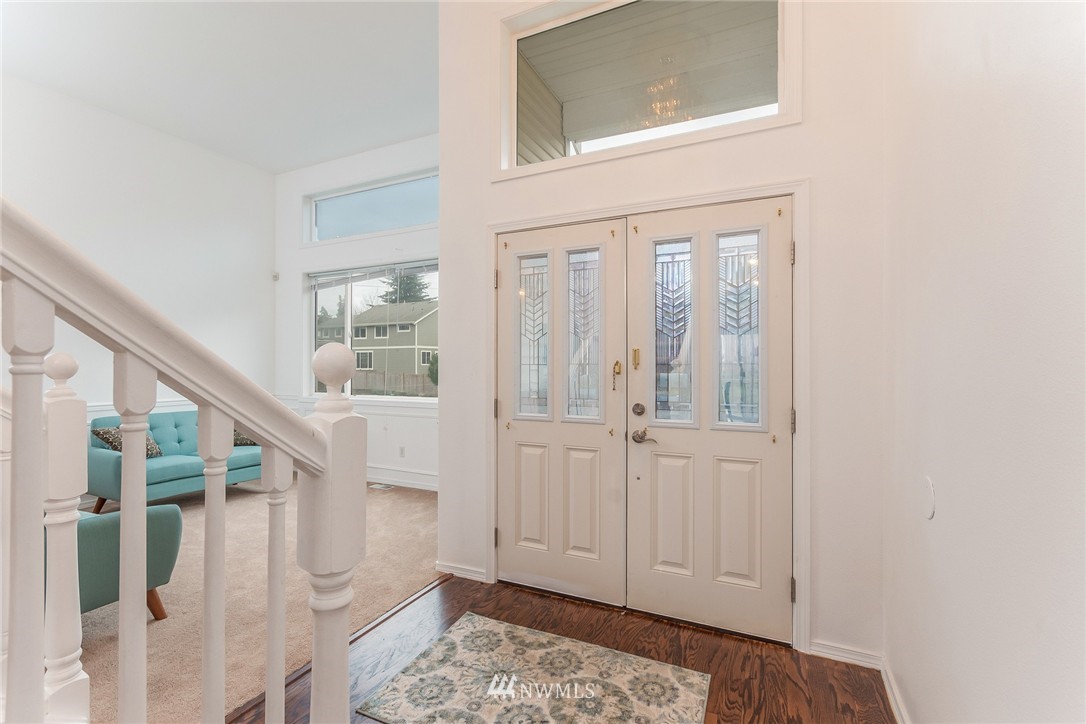 326 South 20th Place Renton, WA 98055 - Photo 2 of 25