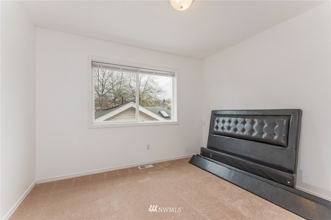 326 South 20th Place Renton, WA 98055 - Photo 11 of 25