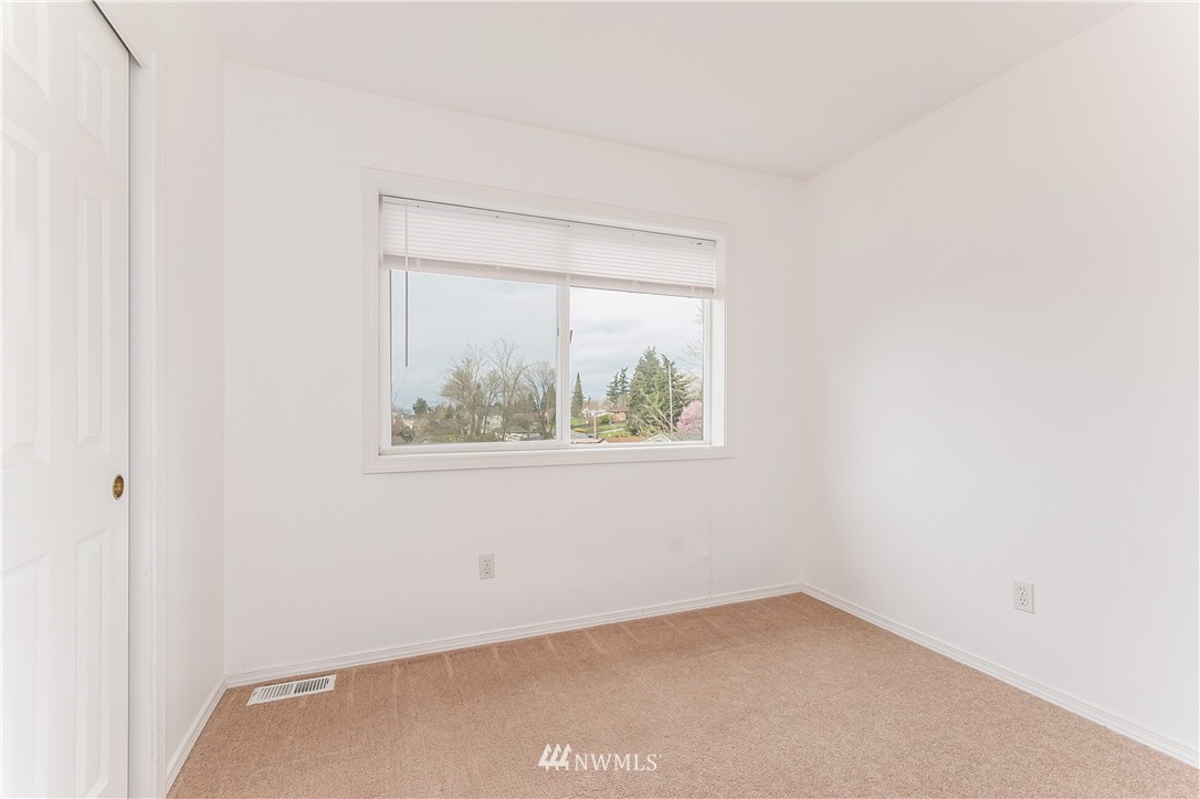 326 South 20th Place Renton, WA 98055 - Photo 12 of 25