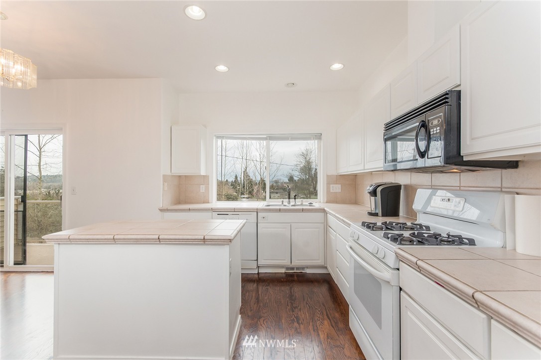 326 South 20th Place Renton, WA 98055 - Photo 4 of 25