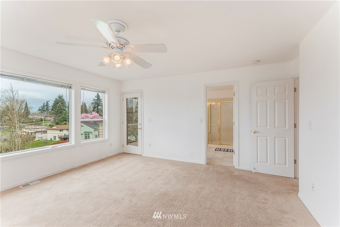 326 South 20th Place Renton, WA 98055 - Photo 8 of 25