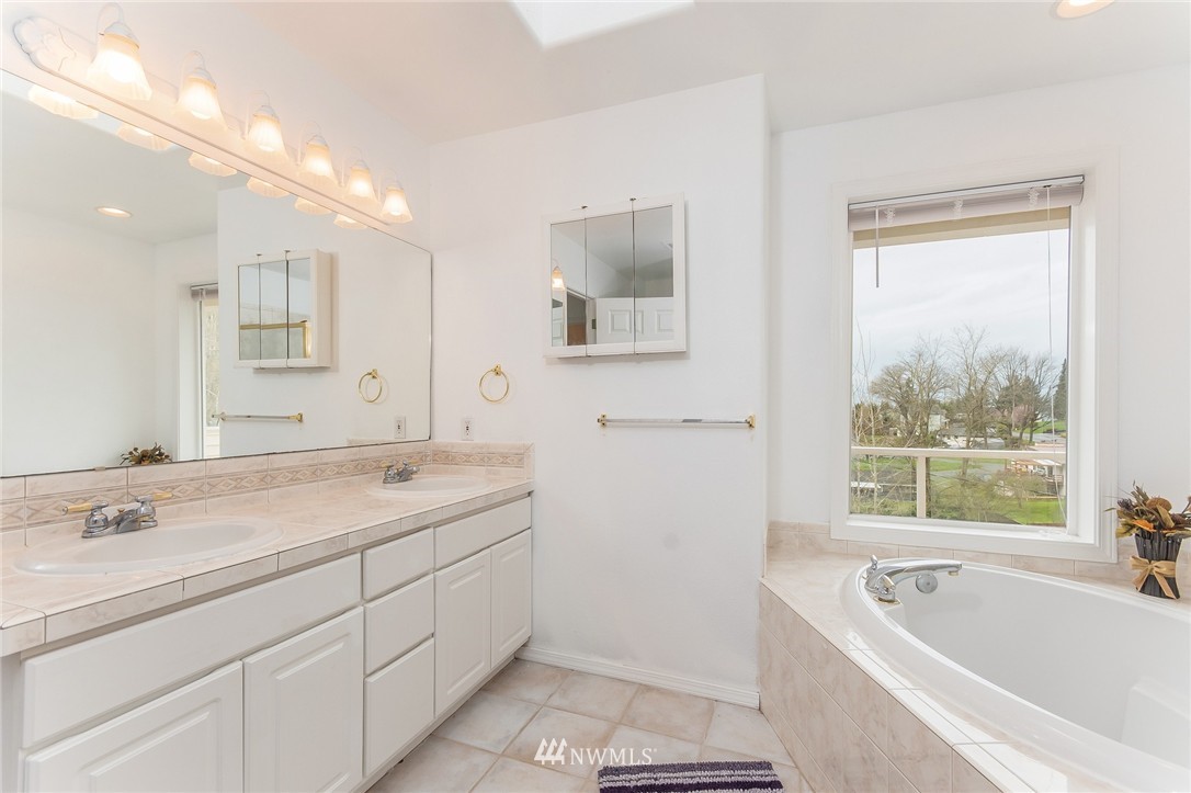 326 South 20th Place Renton, WA 98055 - Photo 10 of 25