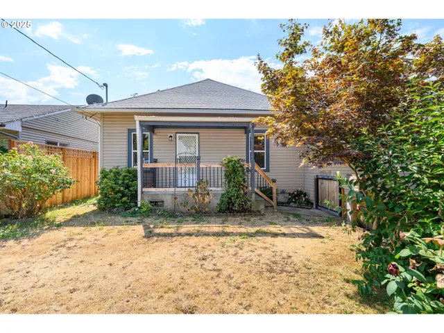 $334,000 | 1404 East 8th Street, Newberg, OR 97132