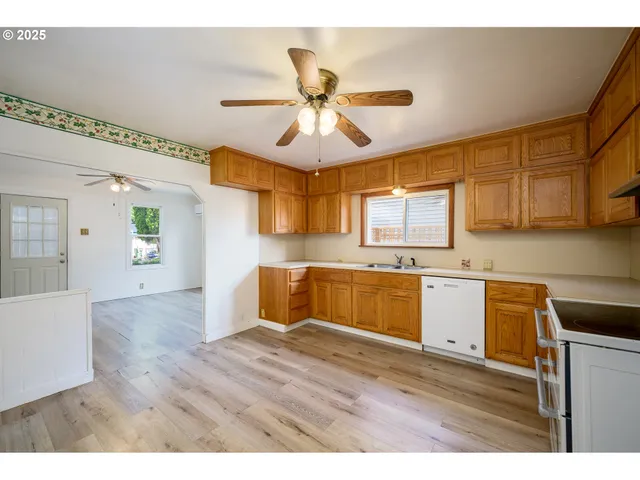 $335,000 | 1404 East 8th Street, Newberg, OR 97132