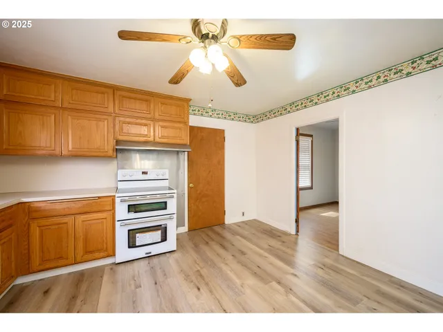 $335,000 | 1404 East 8th Street, Newberg, OR 97132