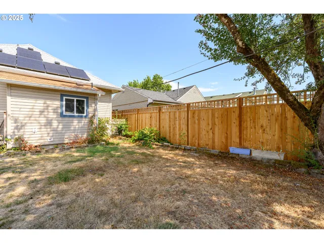 $335,000 | 1404 East 8th Street, Newberg, OR 97132