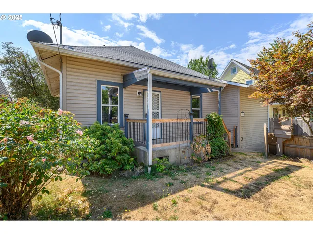 $335,000 | 1404 East 8th Street, Newberg, OR 97132