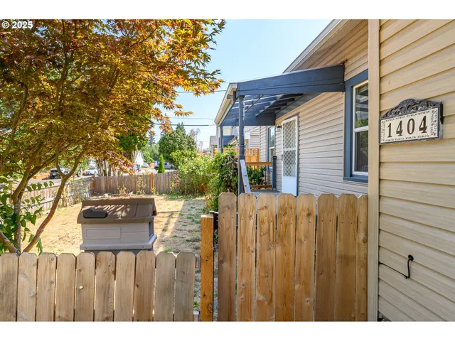 $335,000 | 1404 East 8th Street, Newberg, OR 97132