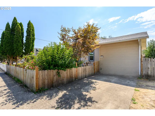 $335,000 | 1404 East 8th Street, Newberg, OR 97132