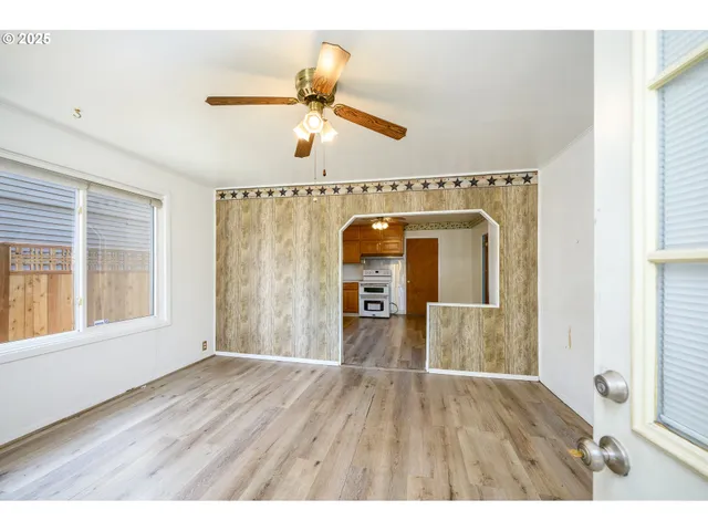 $335,000 | 1404 East 8th Street, Newberg, OR 97132