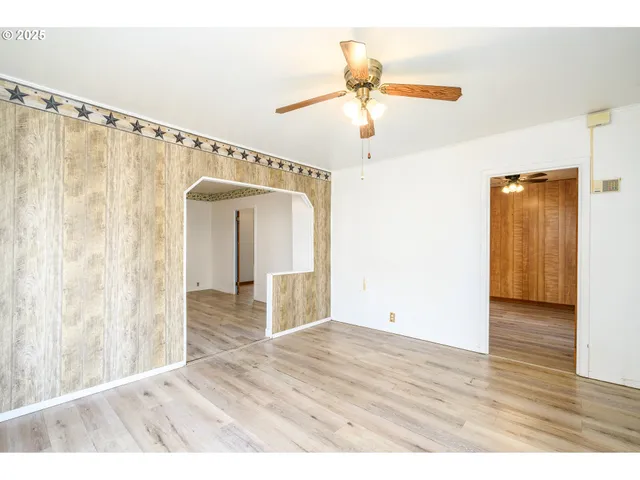 $335,000 | 1404 East 8th Street, Newberg, OR 97132