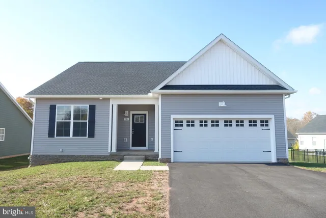 a view of an house with backyard space and balcony