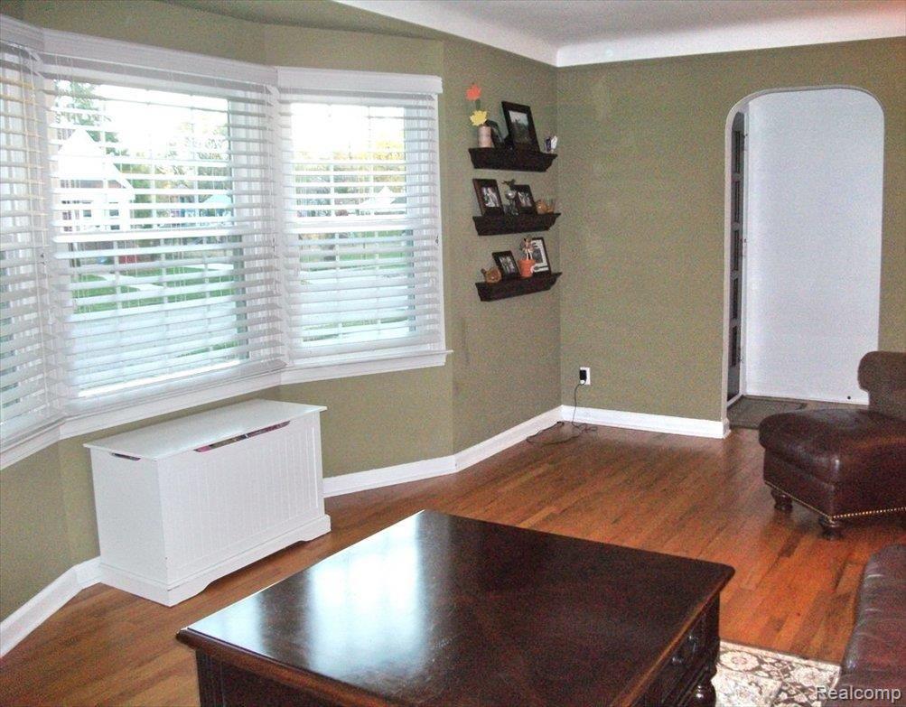1354 Cambridge Road Berkley, MI 48072 - Photo 3 of 13 Living Room Bay Window