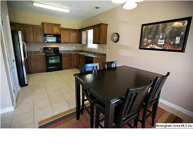 781 Valley Circle Leeds, AL 35094 - Photo 13 of 31