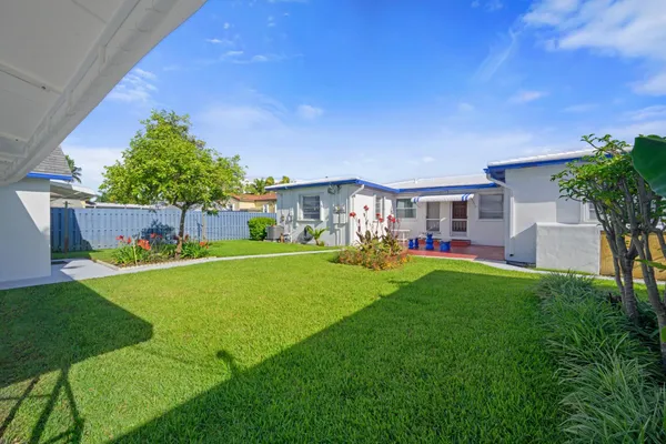 $2,600 | 1706 Dewey Street, Hollywood, FL 33020