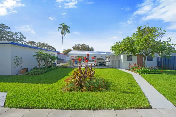 $2,600 | 1706 Dewey Street, Hollywood, FL 33020