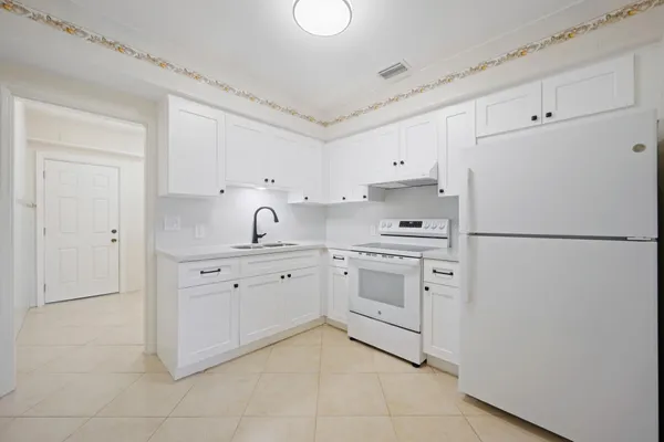 $2,600 | 1706 Dewey Street, Hollywood, FL 33020