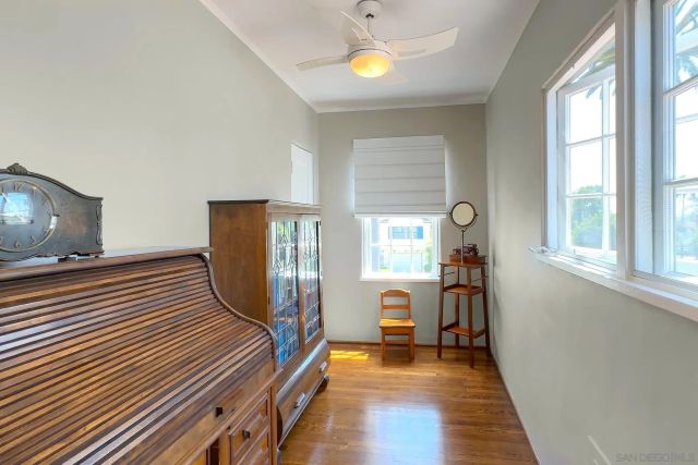 a view of a livingroom with furniture and windows